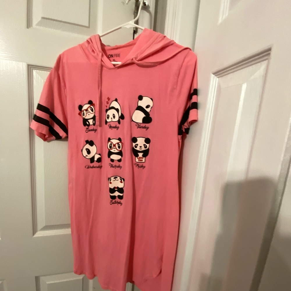 panda t-shirt hoodie